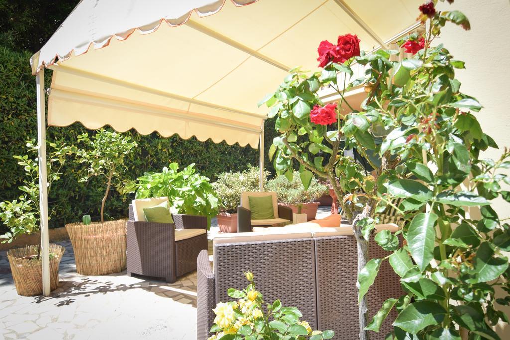 Hotel Villa Denia San Vincenzo Exteriör bild