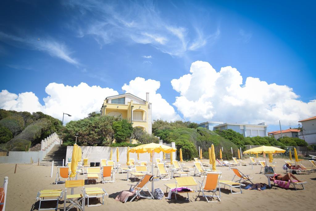 Hotel Villa Denia San Vincenzo Exteriör bild
