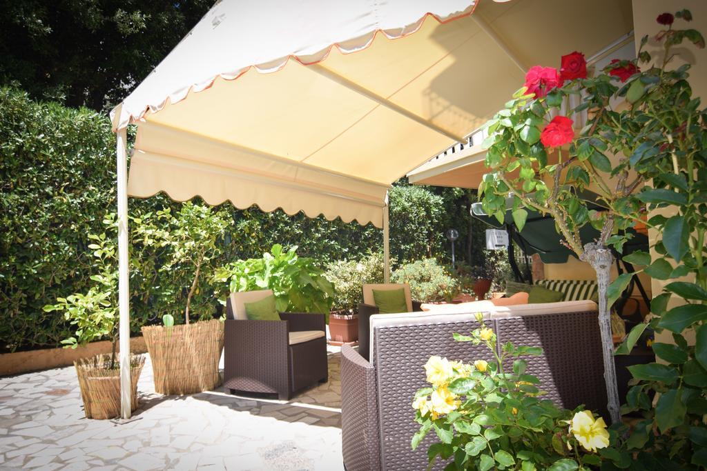 Hotel Villa Denia San Vincenzo Exteriör bild