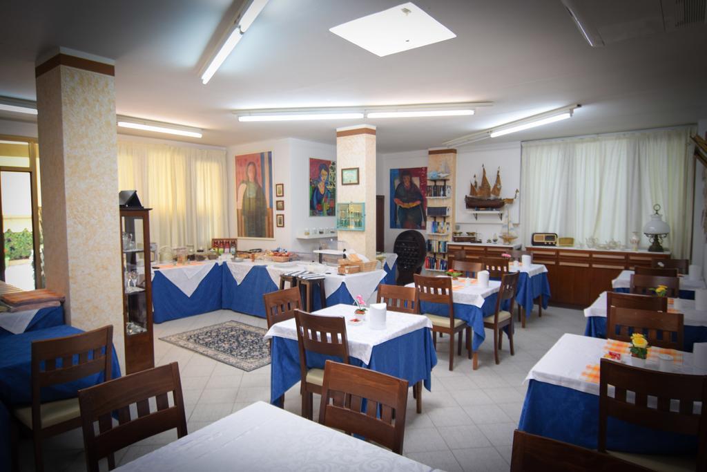 Hotel Villa Denia San Vincenzo Exteriör bild