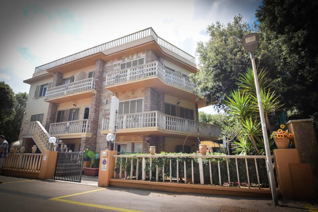 Hotel Villa Denia San Vincenzo Exteriör bild