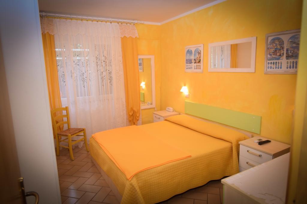 Hotel Villa Denia San Vincenzo Exteriör bild